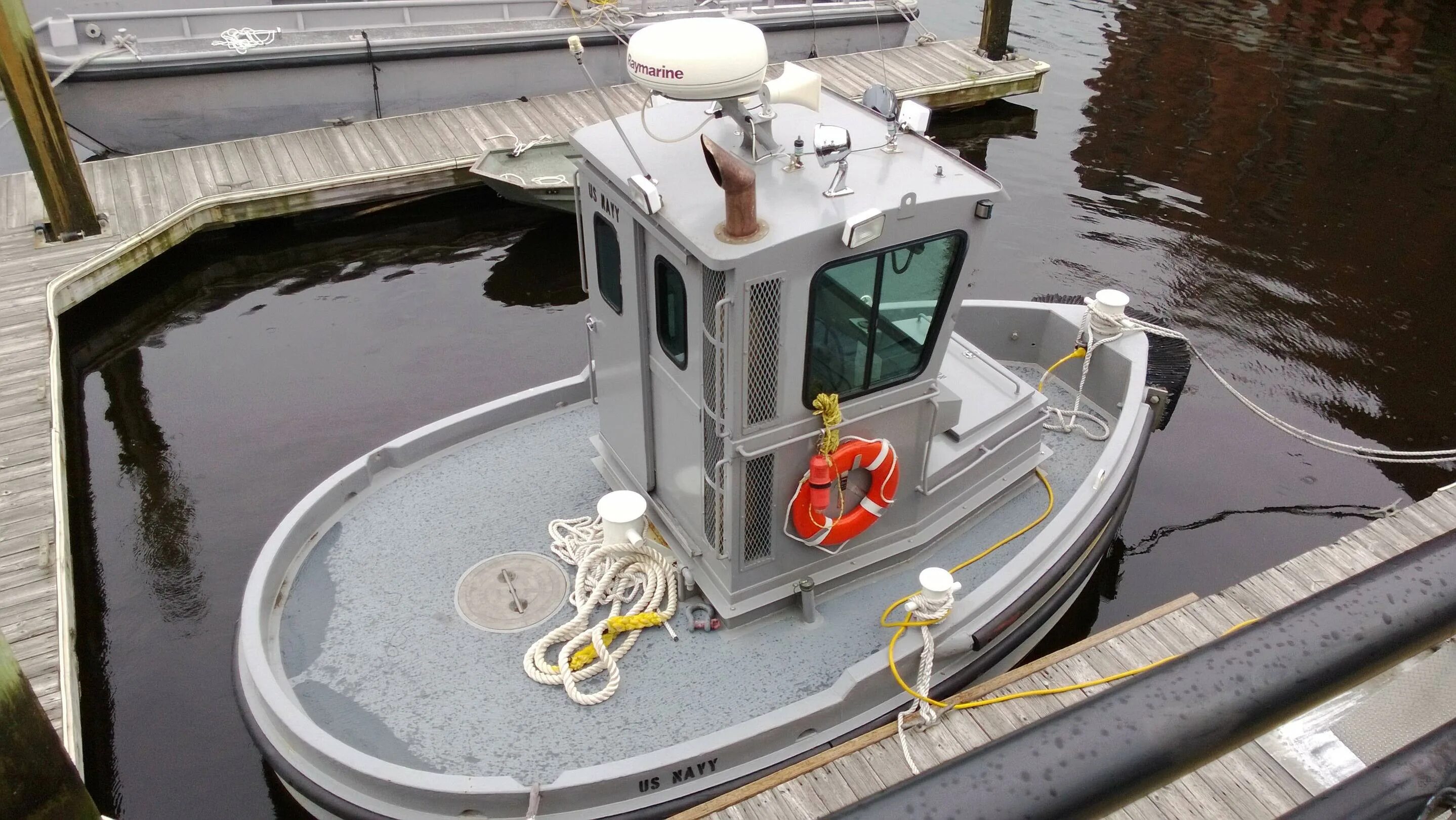 Самый маленький буксир us Navy. Мини буксир "Енисей". Boomin beaver буксир. Boomin beaver корабль. Самая маленькая лодка в мире