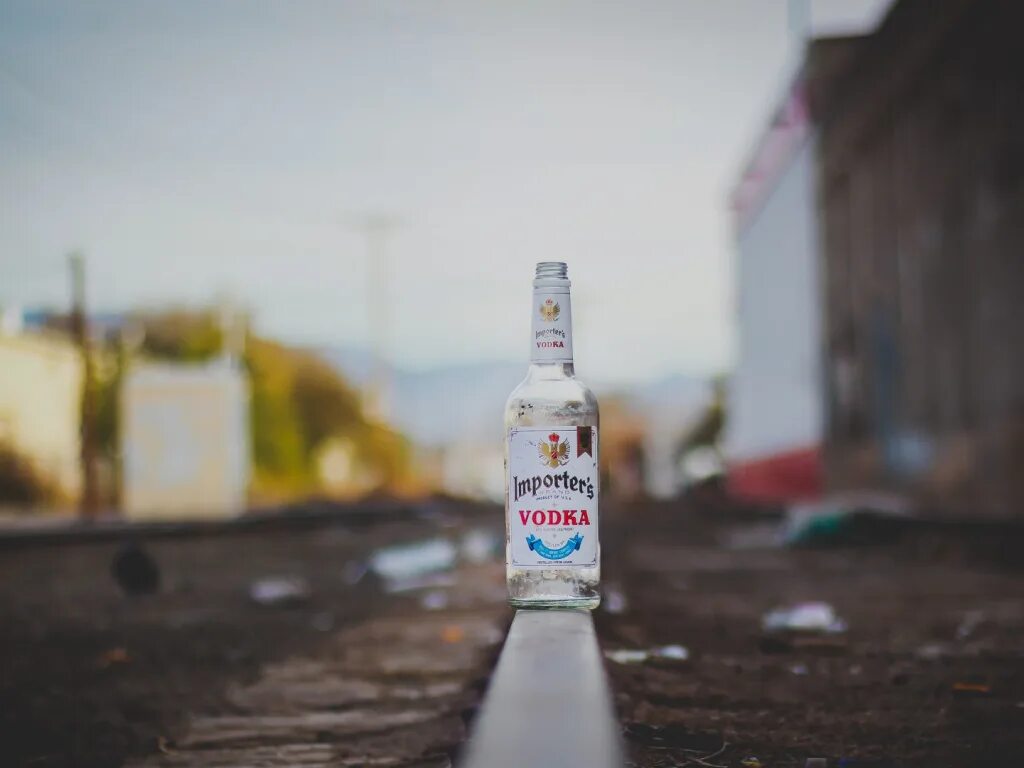 Зимой на улице пустую бутылку. Зимой на улице пустую бутылку