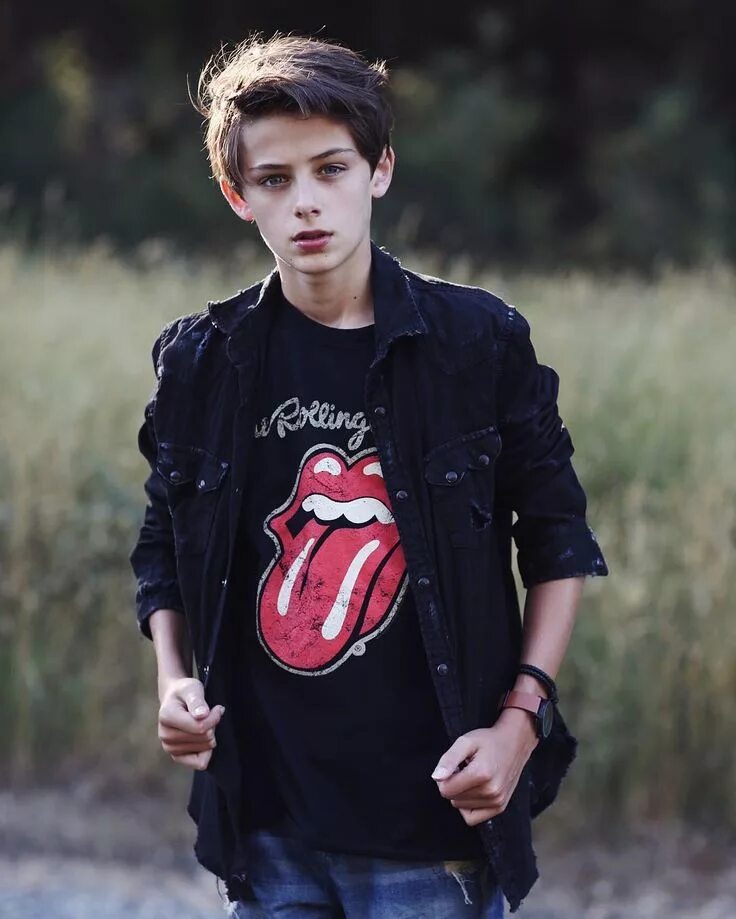 Pin de iShoyuJi em Boys Estilos de cabelo para meninas, Tumblr boys, Adolescente
