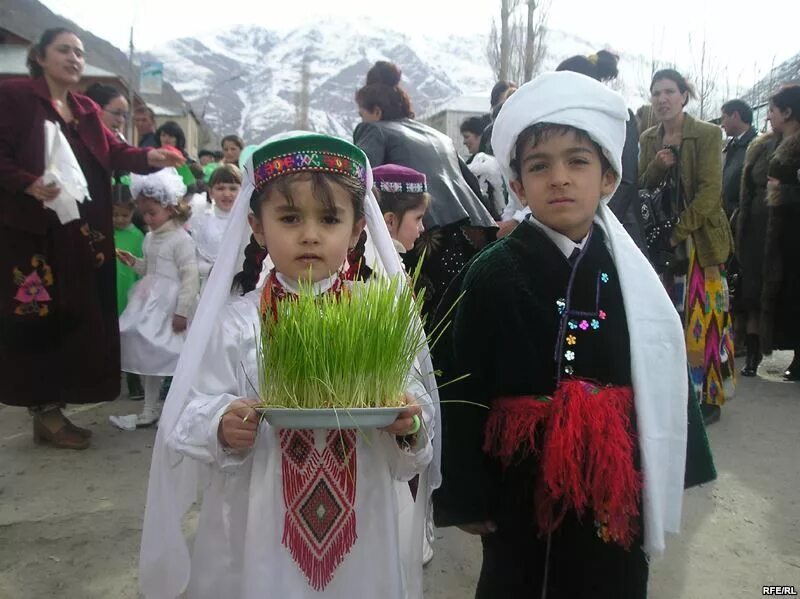 Праздник Навруз в Таджикистане. Навруз на памире. Наврузи Памир. Навруз в Таджикистане фото. Таджикский навруз картинки