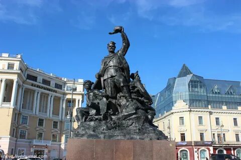 Памятник за власть советов владивосток