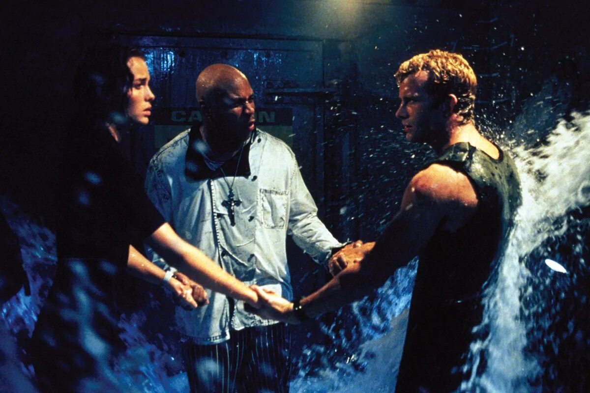 Deep movie. Глубокое синее море Deep Blue Sea (1999).