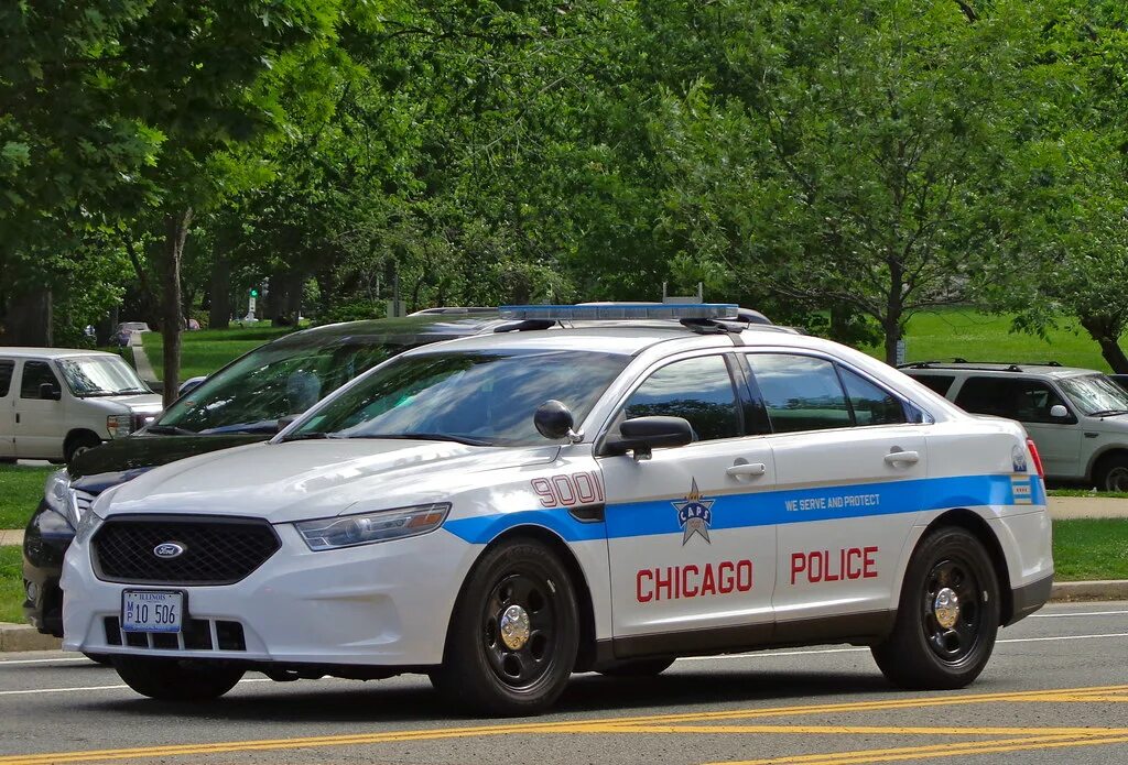 Полицейская машина 7 букв. Ford Taurus Police Interceptor. Ford Taurus Police Interceptor 2016. Форд Таурус 2020 полицейский. Департамент полиции Чикаго.