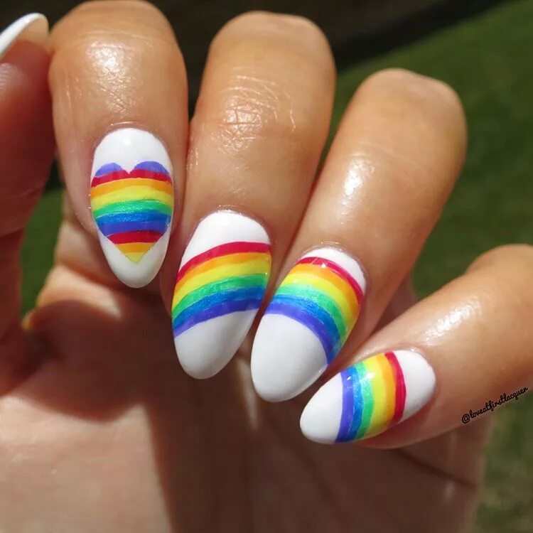 Радужные полоски 90 детский. Радуга по диагонали. Сладкие полоски радужные. Радужный маникюр. Летний маникюр радужный.