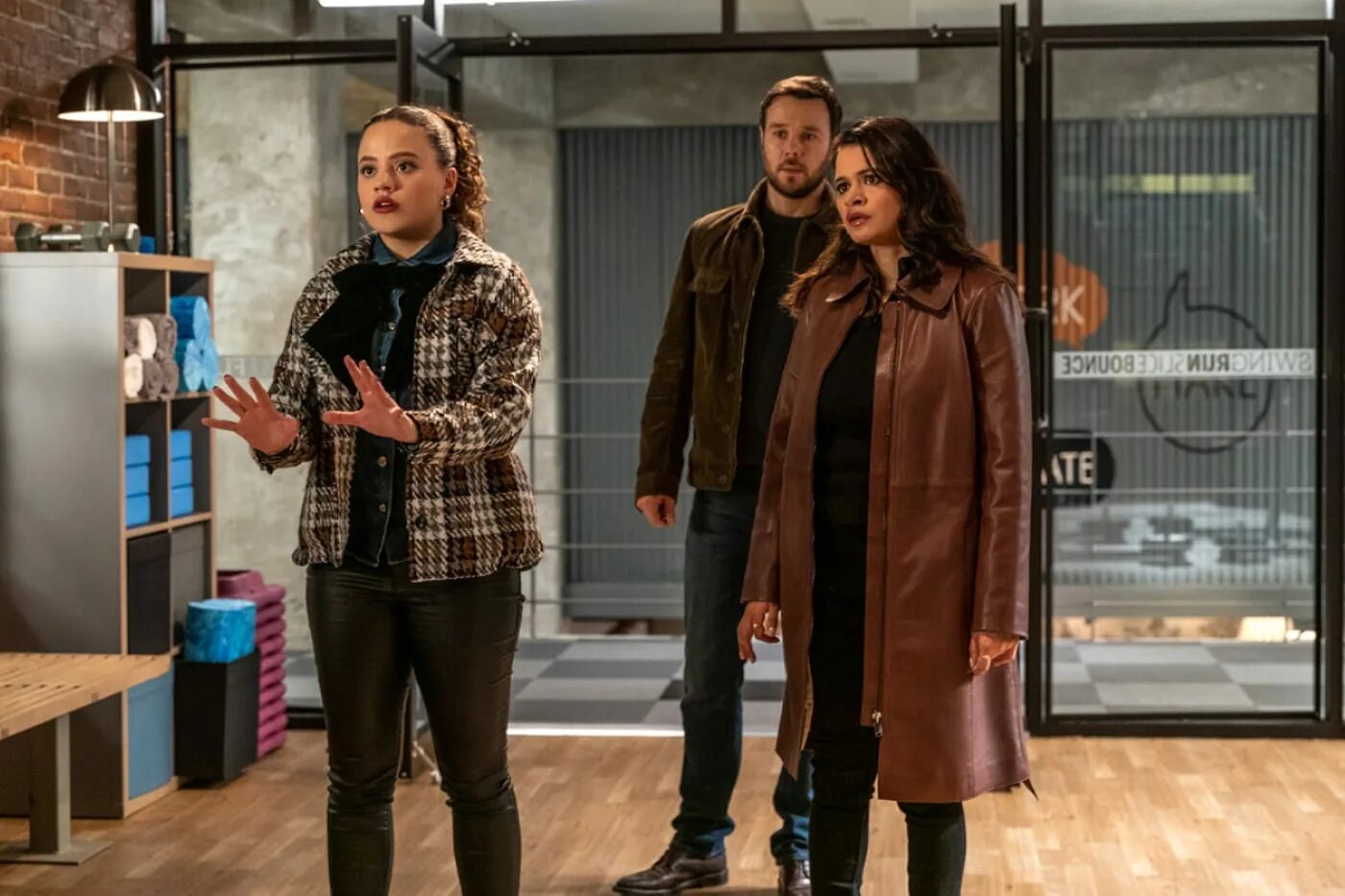 Зачарованные 1 2022. Сериал зачарованные 2018 1 сезон. Зачарованные 2018 сериал sarah jeffery. Зачарованные 1 2022. Зачарованные 2018 сериал sarah jeffery.