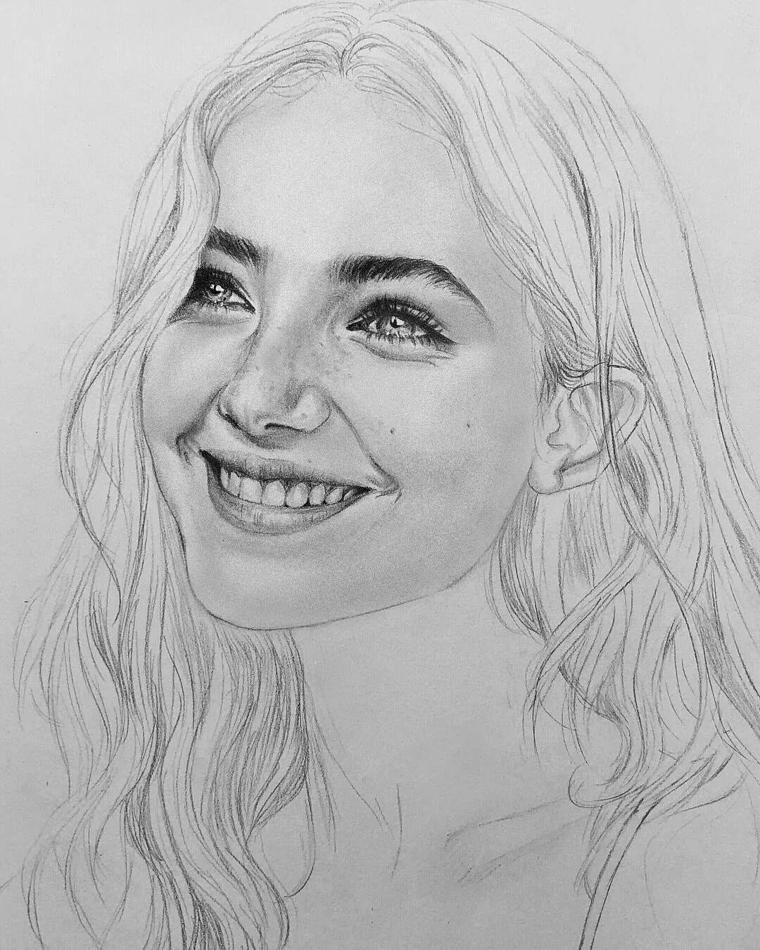 улыбка нарисованная. мультяшное лицо. улыбка карандашом. веселое лицо. улыбка нарисованная.