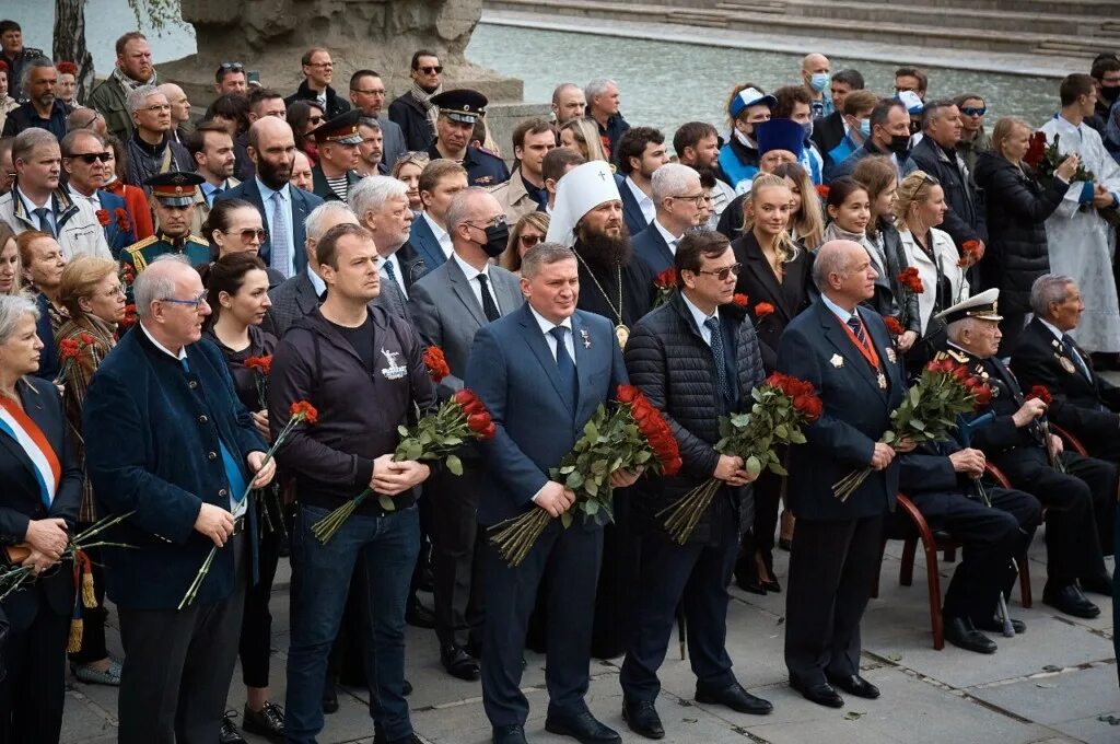 Захоронение останков на Мамаевом Кургане. Участники в Сталинграде групповое фото.