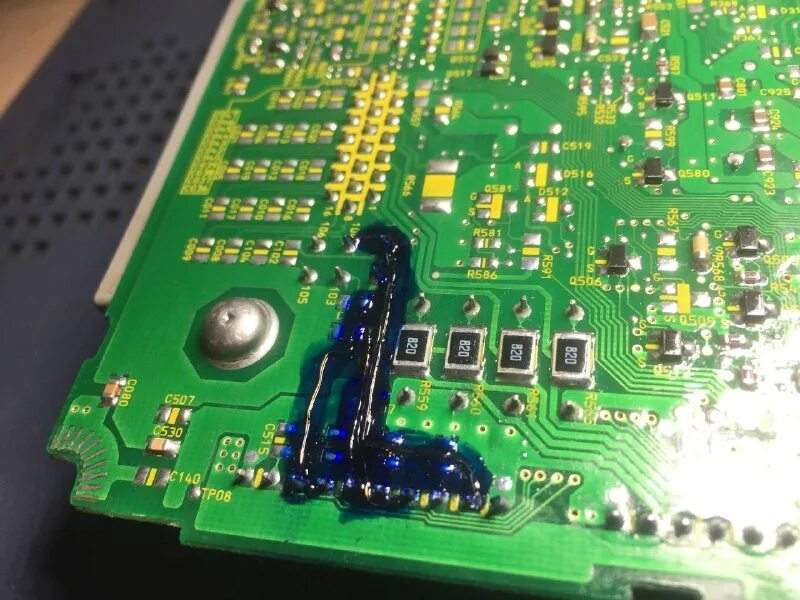 Rolsen c1420. поврежденные дорожки на плате. восстановление платы. восстановление платы. токопроводящие дорожки на плате.