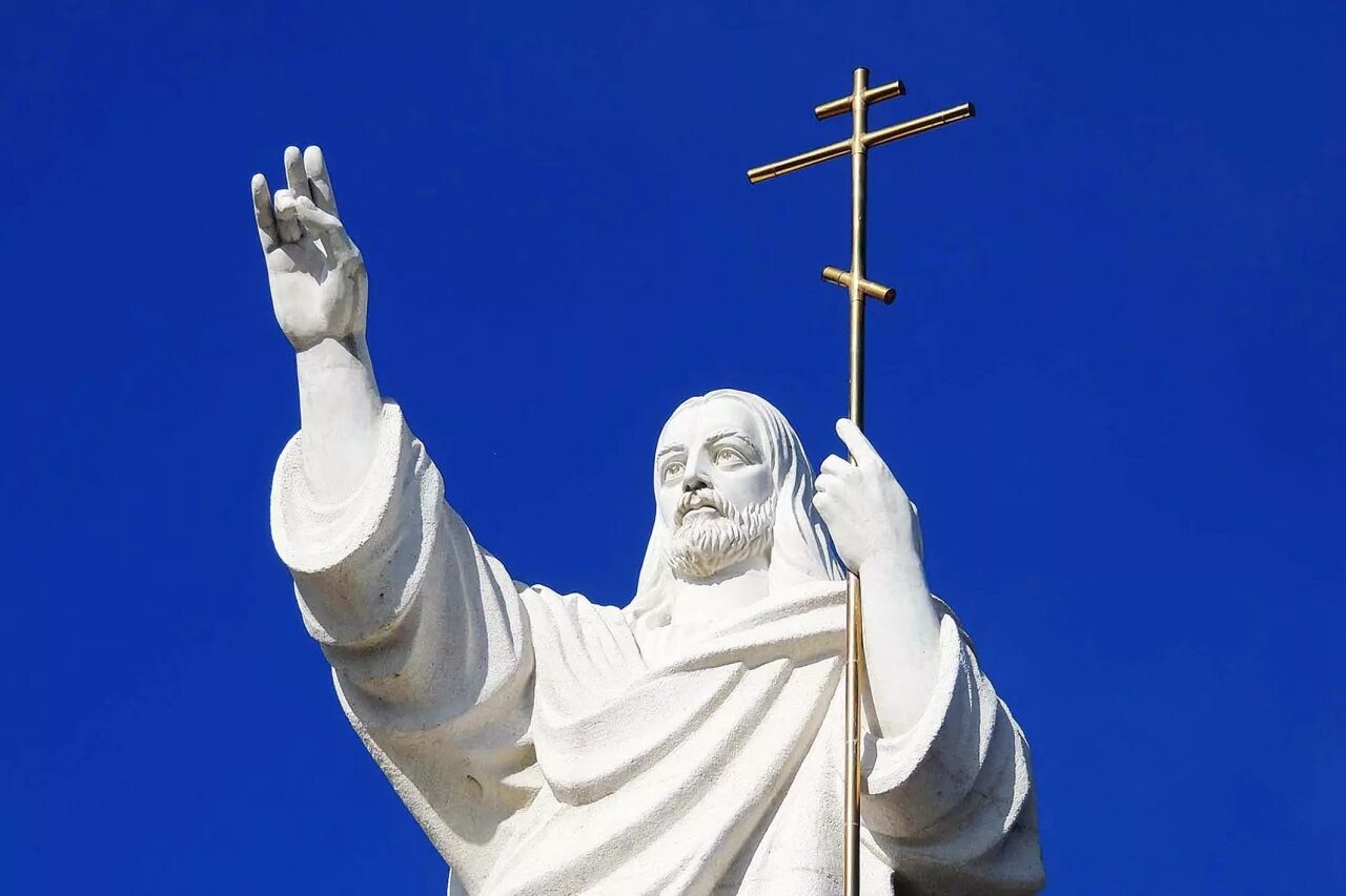 Статуя иисуса в ессентуках. Статуя иисуса христа в ессентуках. Статуя иисуса христа в ессентуках. Храм иисуса христа в ессентуках. Скульптурный комплекс "христа воскресшего" в ессентуках.