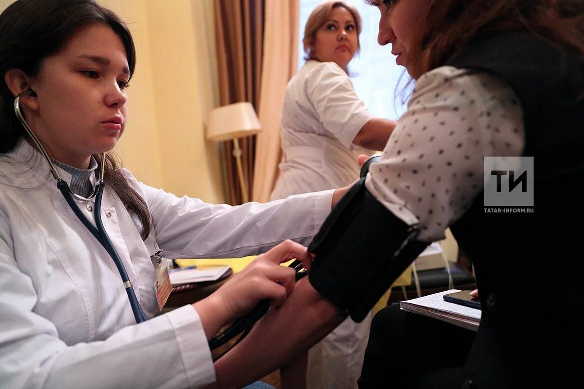 лео бокерия в операционной. доктор кардиохирурги. кардиохирург операции. ильин владимир николаевич кардиохирург. хирург кардиолог.