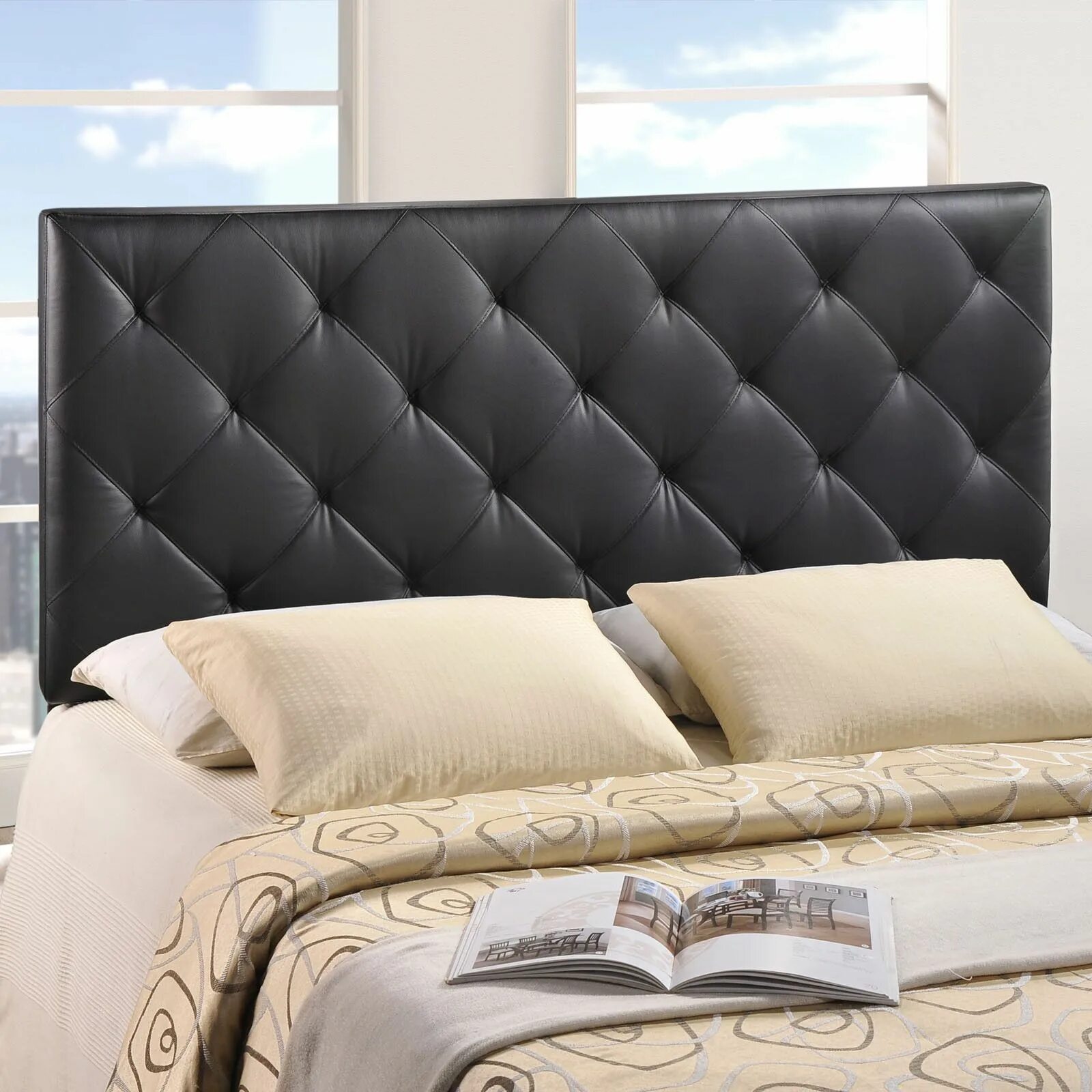 Стеганое изголовье кровати. Кровать токио дримлэнд. Кровать balthazar king upholstered bed. Кровать с мягкой обивкой. Кровать изголовье кожзам.