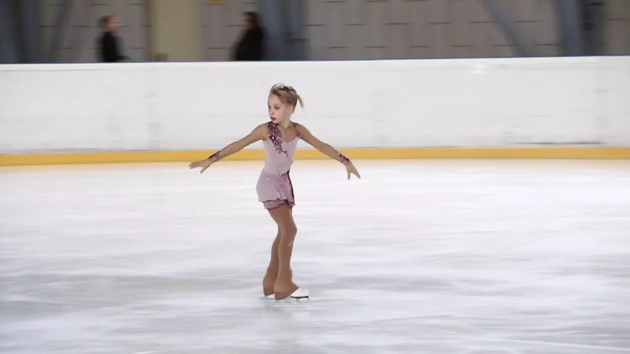Алиса полякова фигурное. Эвелина покраснетьева фигуристка. Алиса двоеглазова. Алиса двоеглазова фигуристка 2022. Алиса двоеглазова фигуристка.