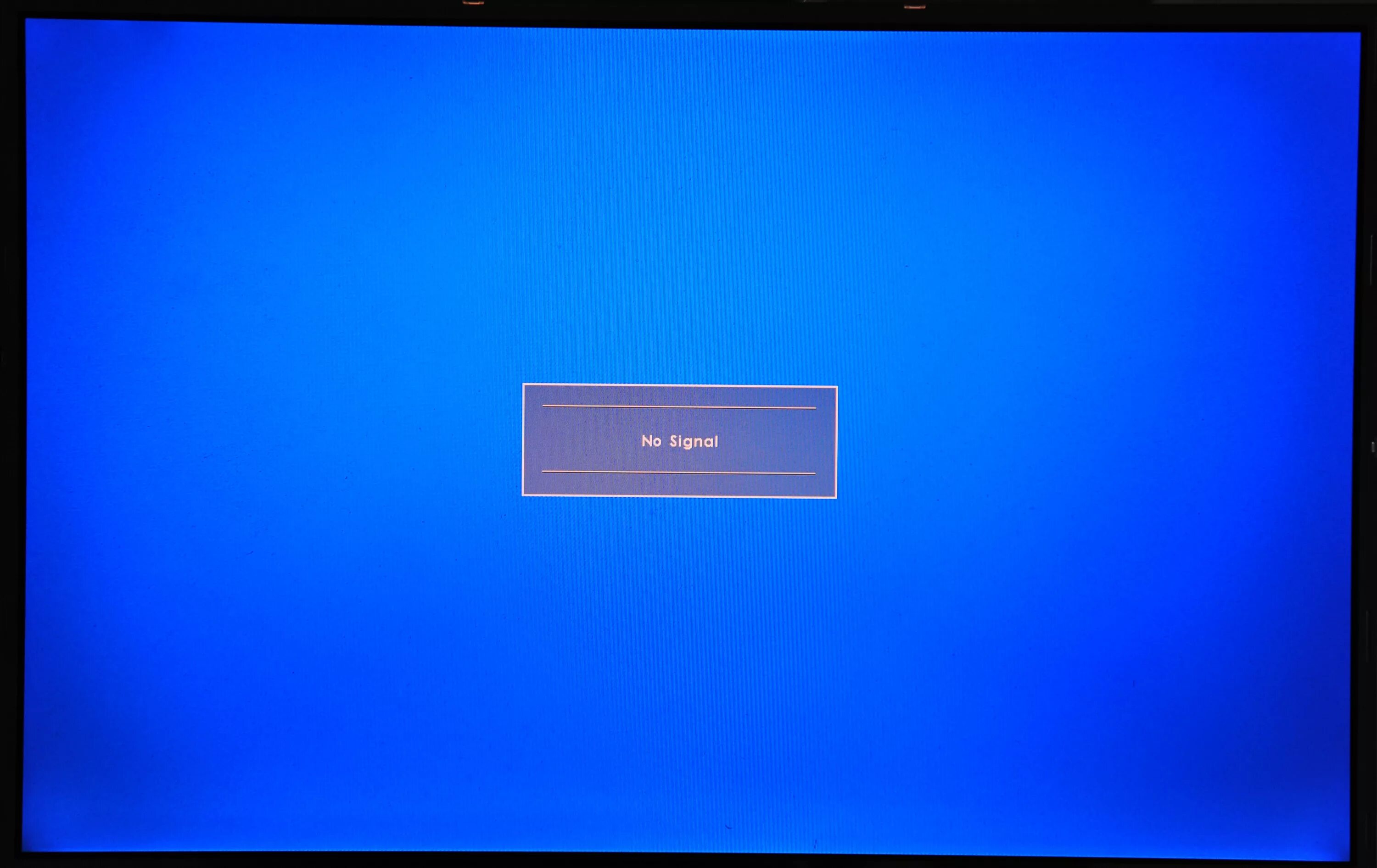 Монитор компьютера пишет нет сигнала. Нет сигнала на мониторе. No Signal на мониторе. Голубой экран телевизора. Синий экран нет сигнала.