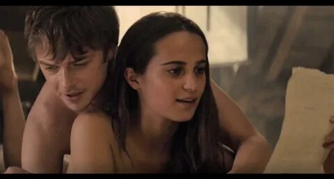 Alicia Vikander and Dane DeHaan in Тюльпанная лихорадка (2017) 