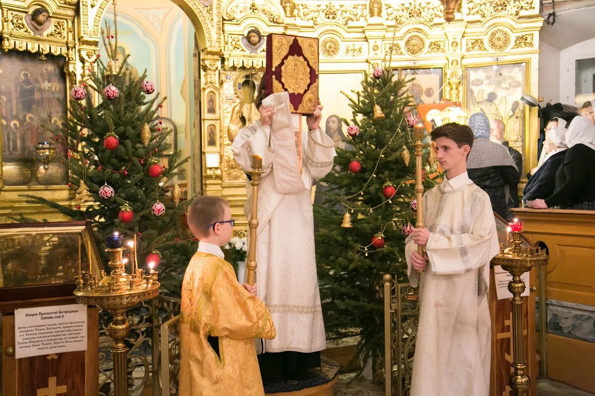рождественское богослужение фото. рождественская служба в храме христа спасителя. рождественский сочельник богослужение. богослужение на рождество христово. рождественская служба казанский собор санкт-петербург.