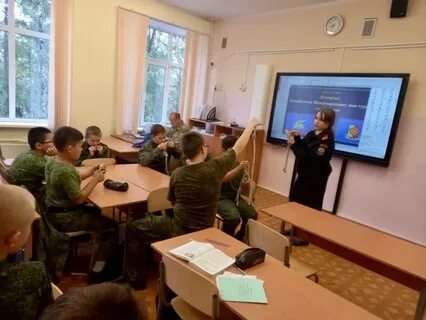 Учащийся пятого класса на уроке