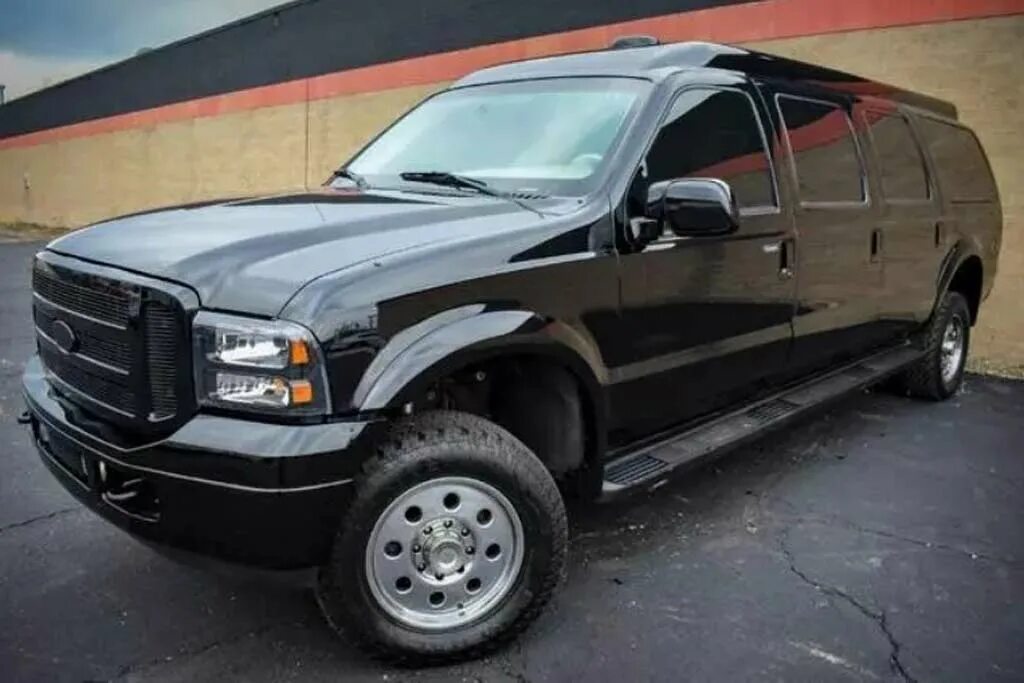 Купить форд экскурсион. Форд Экскурсион. Бронированный Ford Excursion. Ford Excursion Armore. Ford Excursion Limousine.