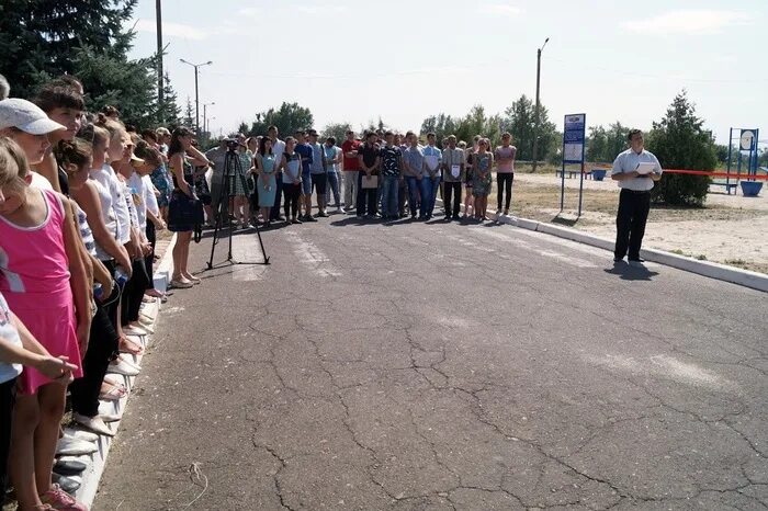 Первомайск луганская область погода на 10 дней. Глава Первомайска ЛНР 2014. Луганский Первомайская. Спортивная школа в Первомайском Луганской области. Спортивный комплекс Первомайск ЛНР.