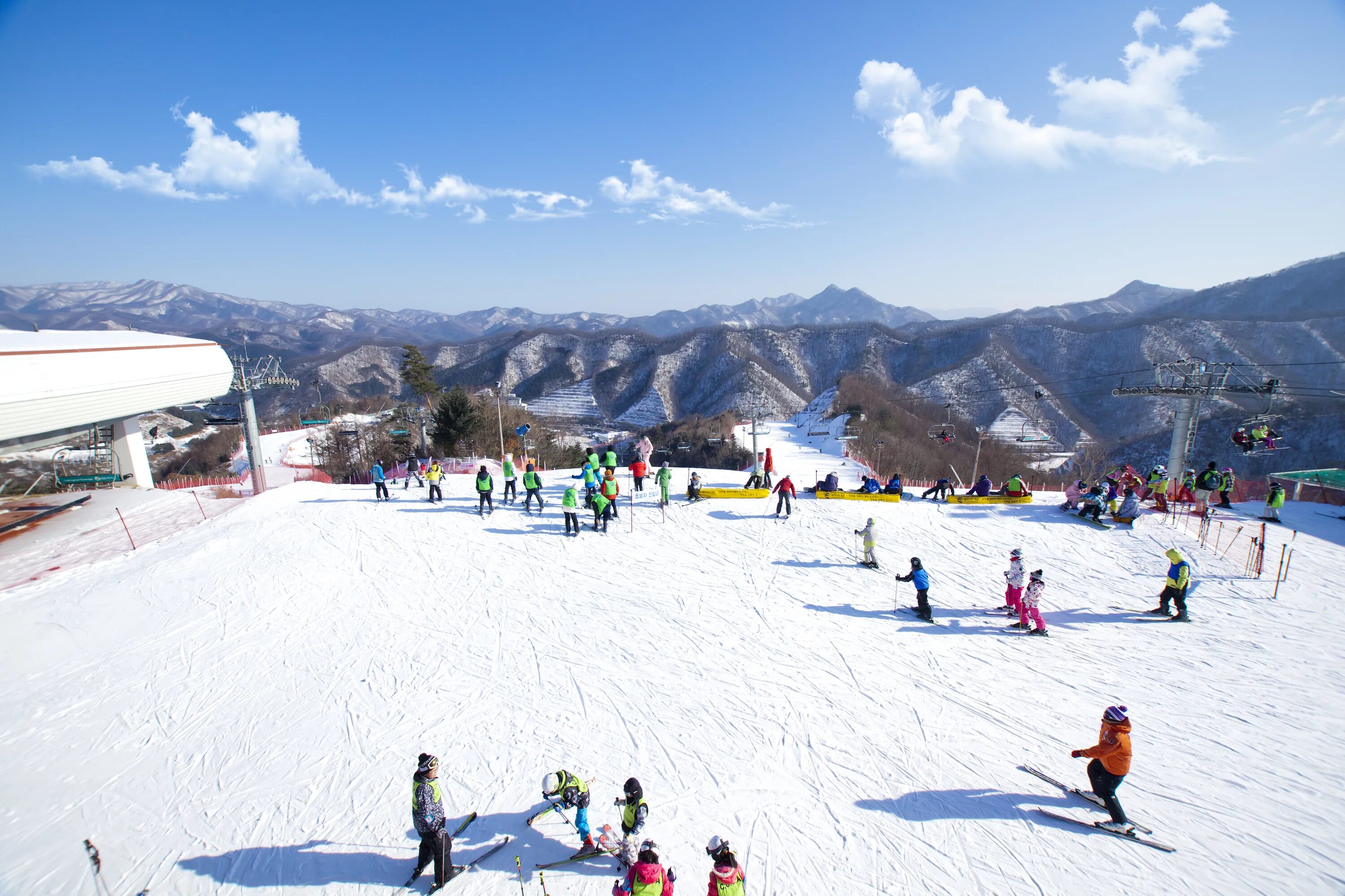Северная корея горнолыжный курорт. Горнолыжные курорты Кореи. Горнолыжный курорт Сеул. Южная Корея горнолыжные курорты. Skigora.