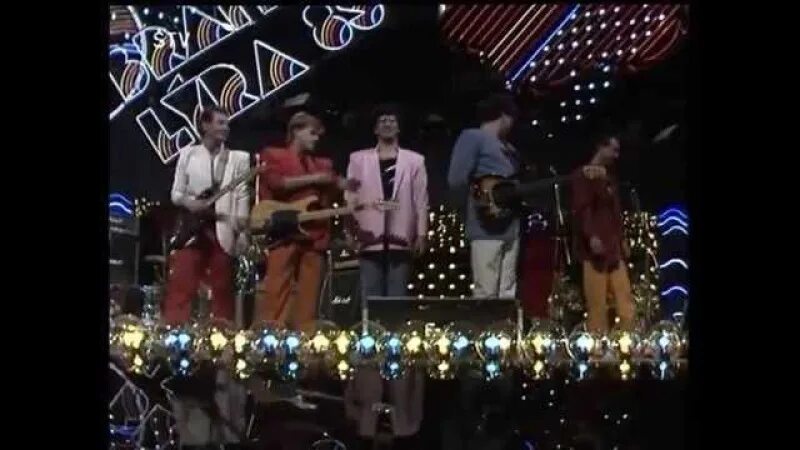 Веселые ребята песня бродячие артисты. Бродячие артисты веселые ребята. Алексей глызин мы бродячие артисты. Бродячие артисты веселые ребята. Виа весёлые ребята бродячие артисты.