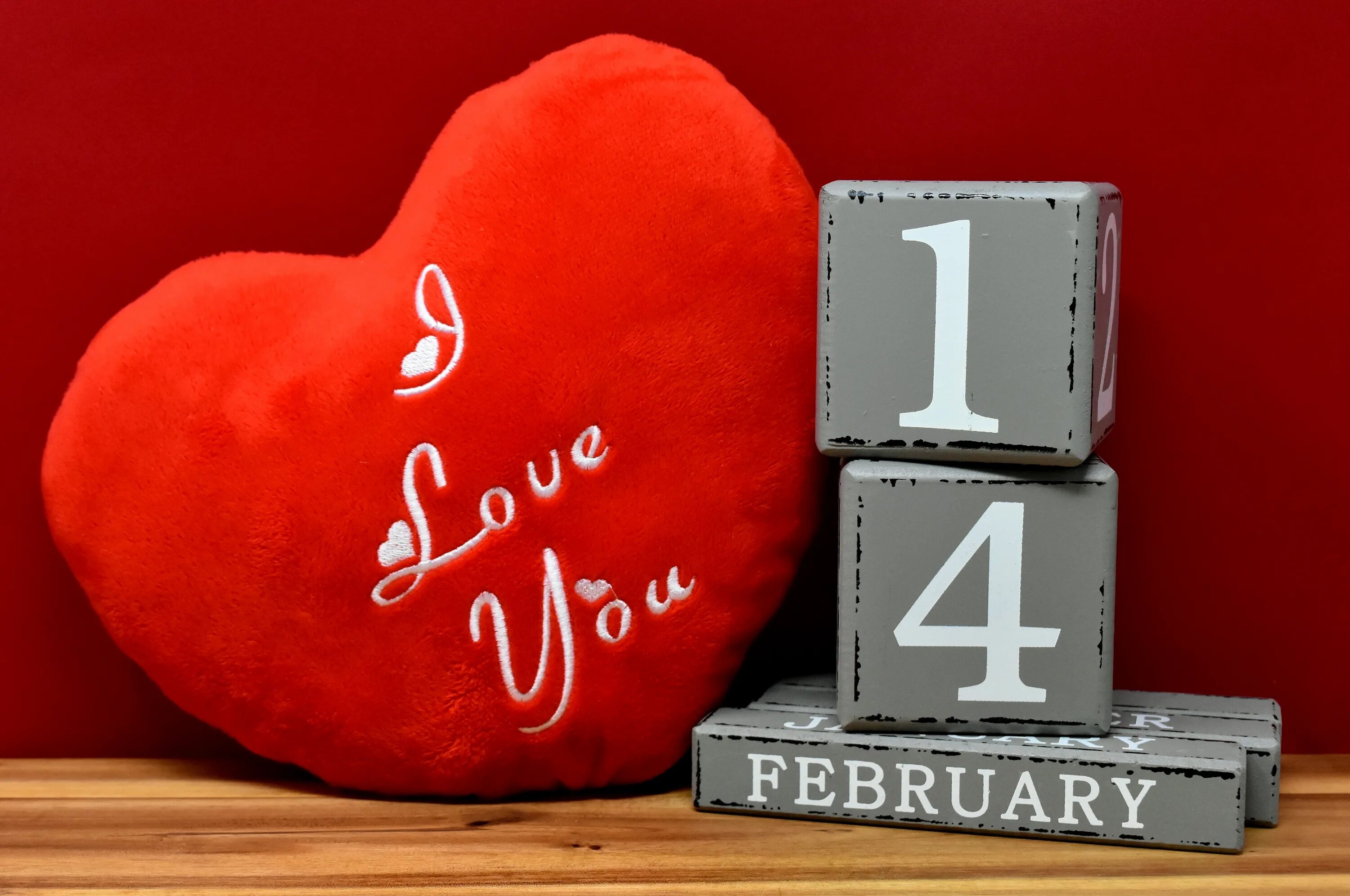 19 января 14 февраля. День влюблённых 14 февраля. С 14 февраля картинки. Подарок на 14 февраля.