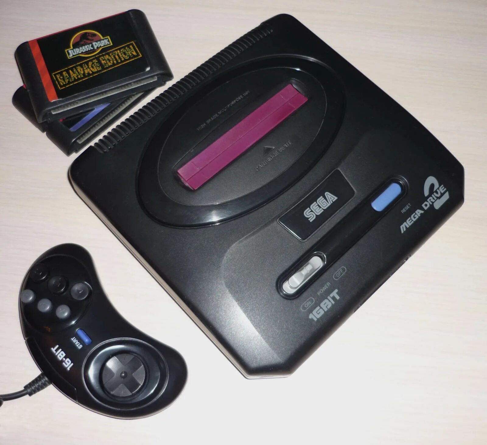 Игровая приставка Sega Mega Drive 2. Сега мега драйв игровая приставка 90-х. Sega Mega Drive 16 бит. Сега мегадрайв 2 16 бит приставка.