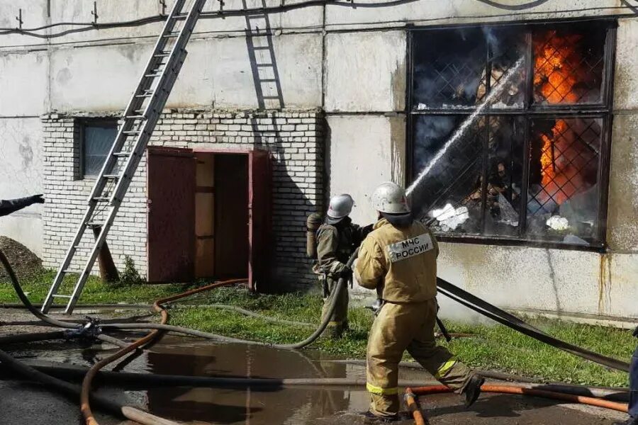 Пожар в алатыре сегодня. Пожар в алатыре сегодня ночью. Пожар в частном доме в чебоксарах. Пожар в алатыре. Пожар в алатыре вчера.