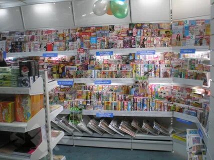 В книжном магазине продаются канцтовары