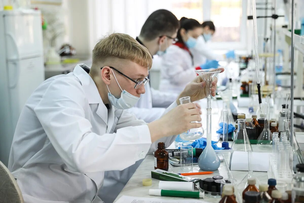 Лаборатория биологический факультет мгу. Новосибирский колледж имени менделеева. Город ефремов биохимический техникум. Нхтк новосибирский химико-технологический. Колледжи биохимии.
