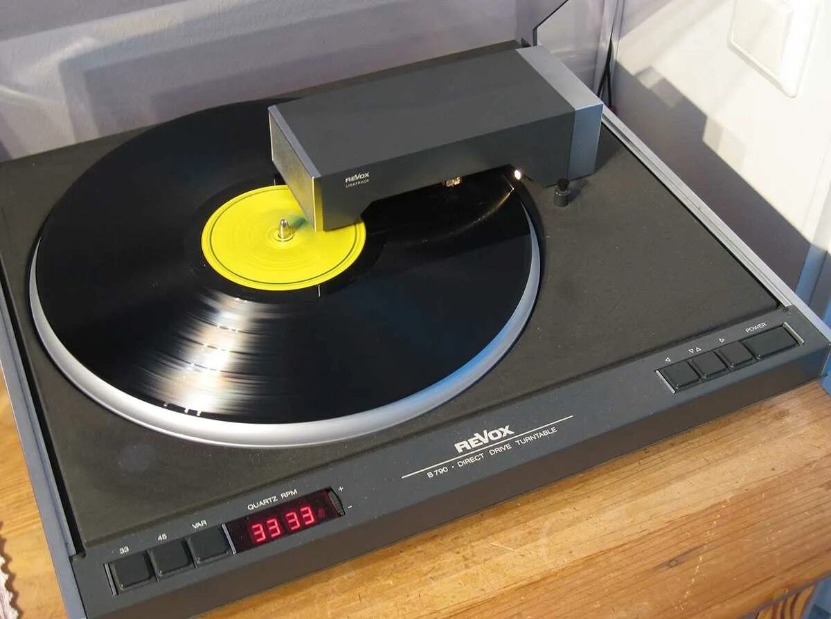 Лазерный проигрыватель пластинок. Revox b790. revox lp. виниловый проигрыватель revox. проигрыватель винила revox tangens.