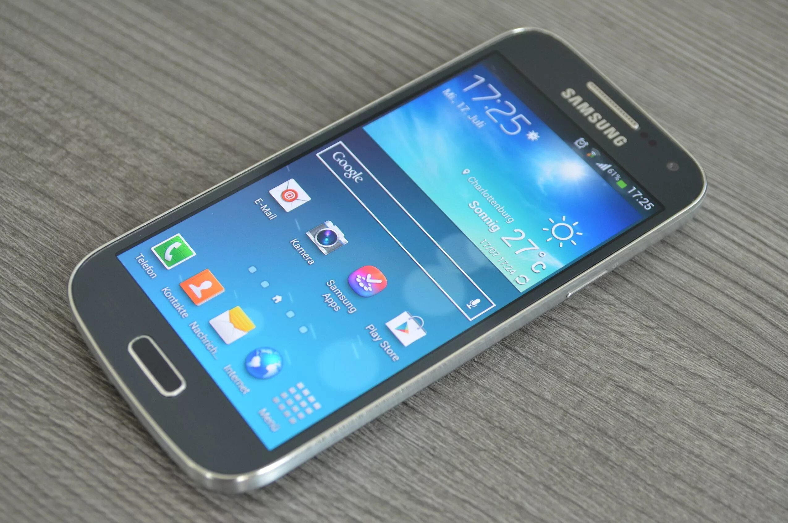 Фотографии самсунга галакси. Samsung Galaxy s4 Mini. Samsung Galaxy s4 Mini Duos. Samsung Galaxy 4 Mini. Samsung s4 Mini Duos.
