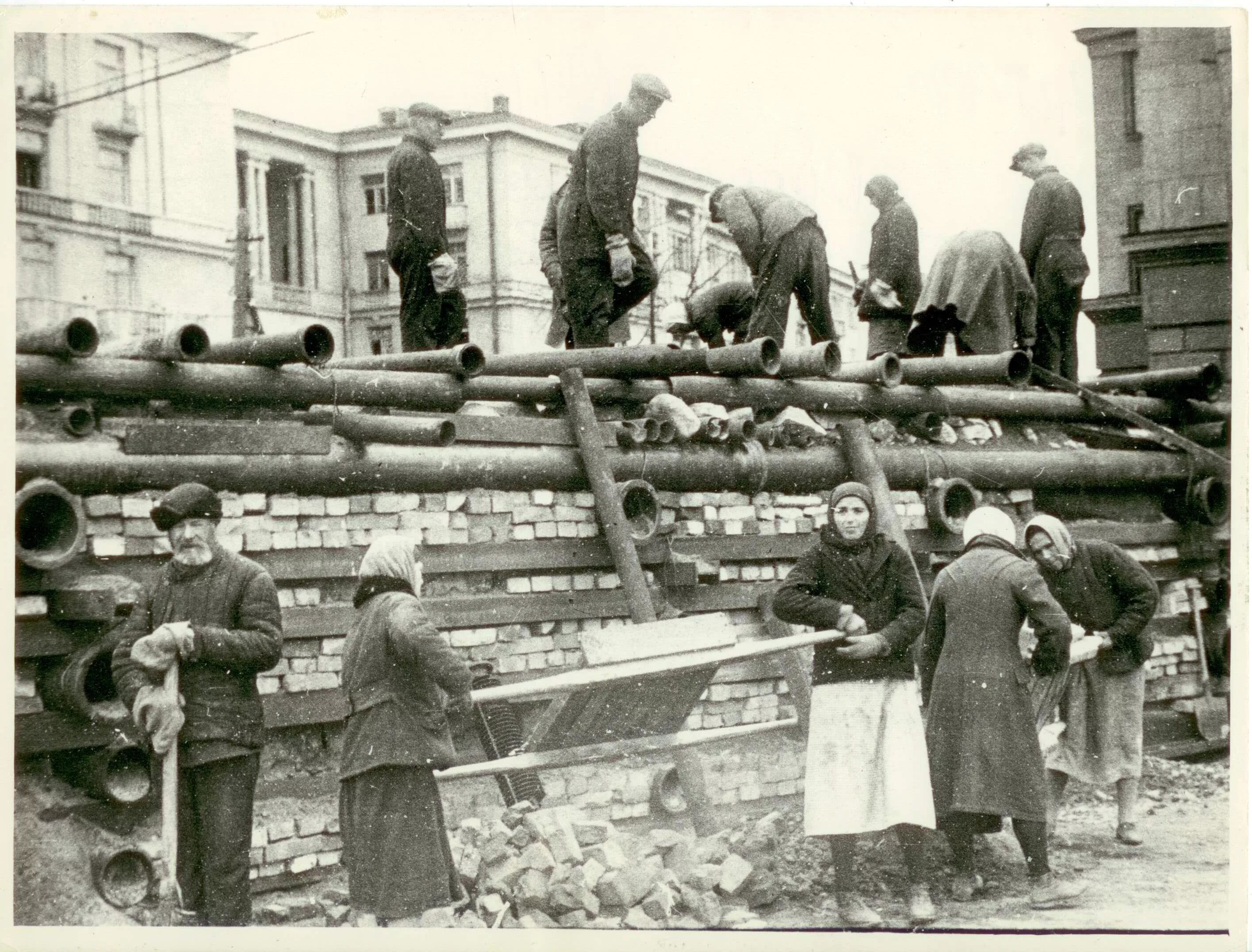 Несгибаемый ленинград. Несгибаемый ленинград. Несгибаемый ленинград. Несгибаемый ленинград. Блокада ленинграда баррикады.