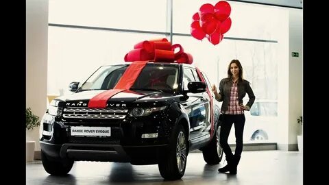 Девушке подарили автомобиль
