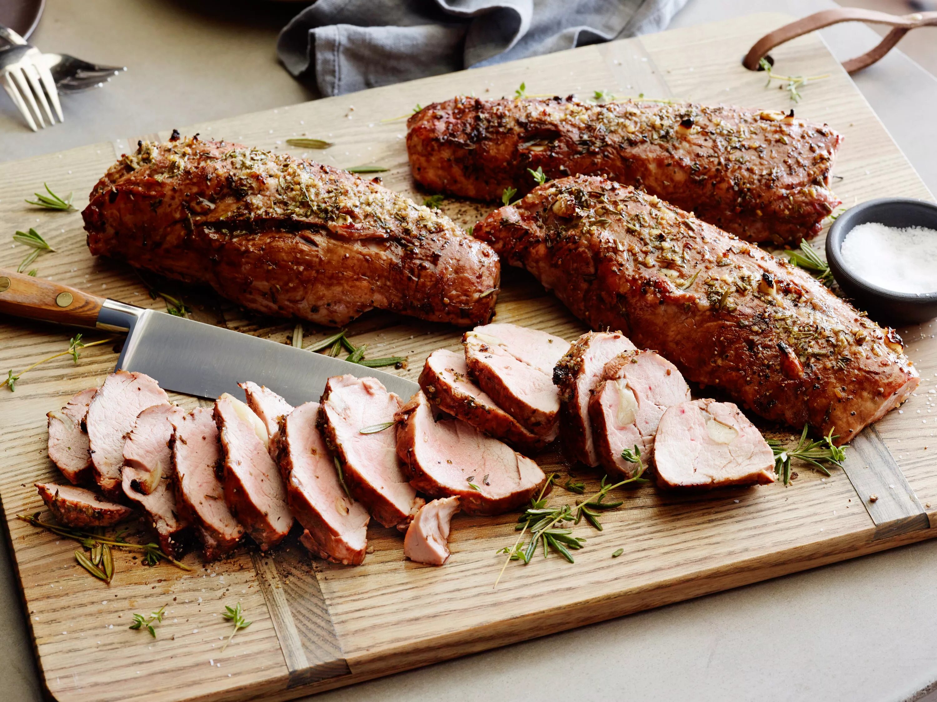 Вырезка свиная в фольге рецепт. Pork Tenderloin. Вырезка свиная. Свиная вырезка запеченная. Свиная вырезка в духовке.