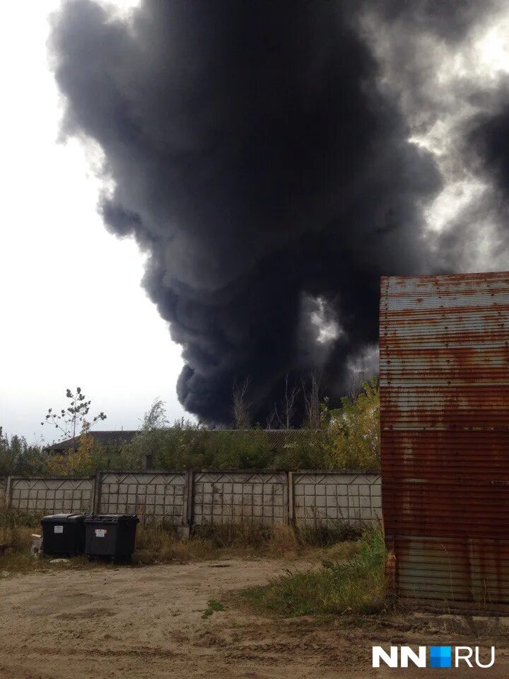 Пожар в Кстово на заводе Лукойл. Пожар на Лукойле в Кстово. Завод Лукойл Кстово взрыв. Огонь на заводе Лукойл Кстово. Сгорел лукойл