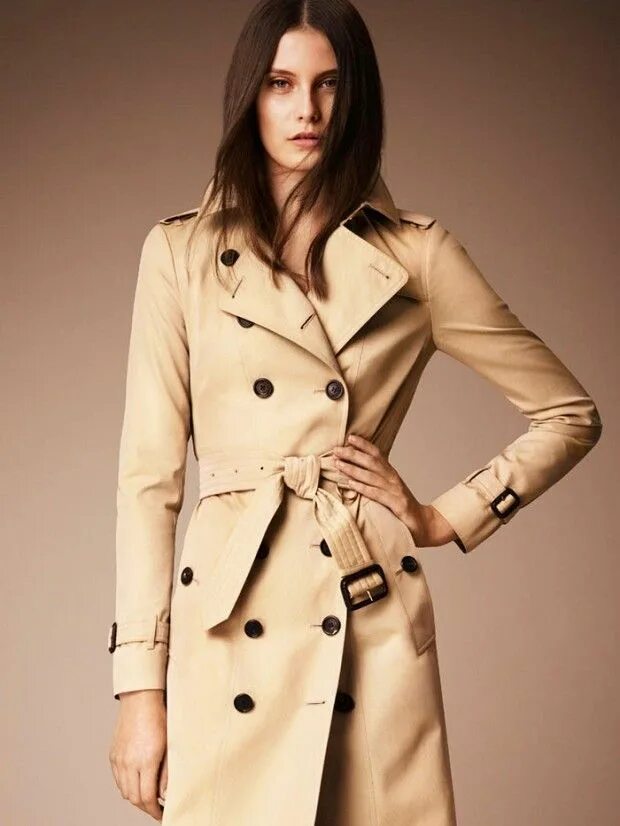 В изысканном плаще. Тренчкот Барберри женский. Burberry Wear Trench. Женский плащ Burberry удлиненный.