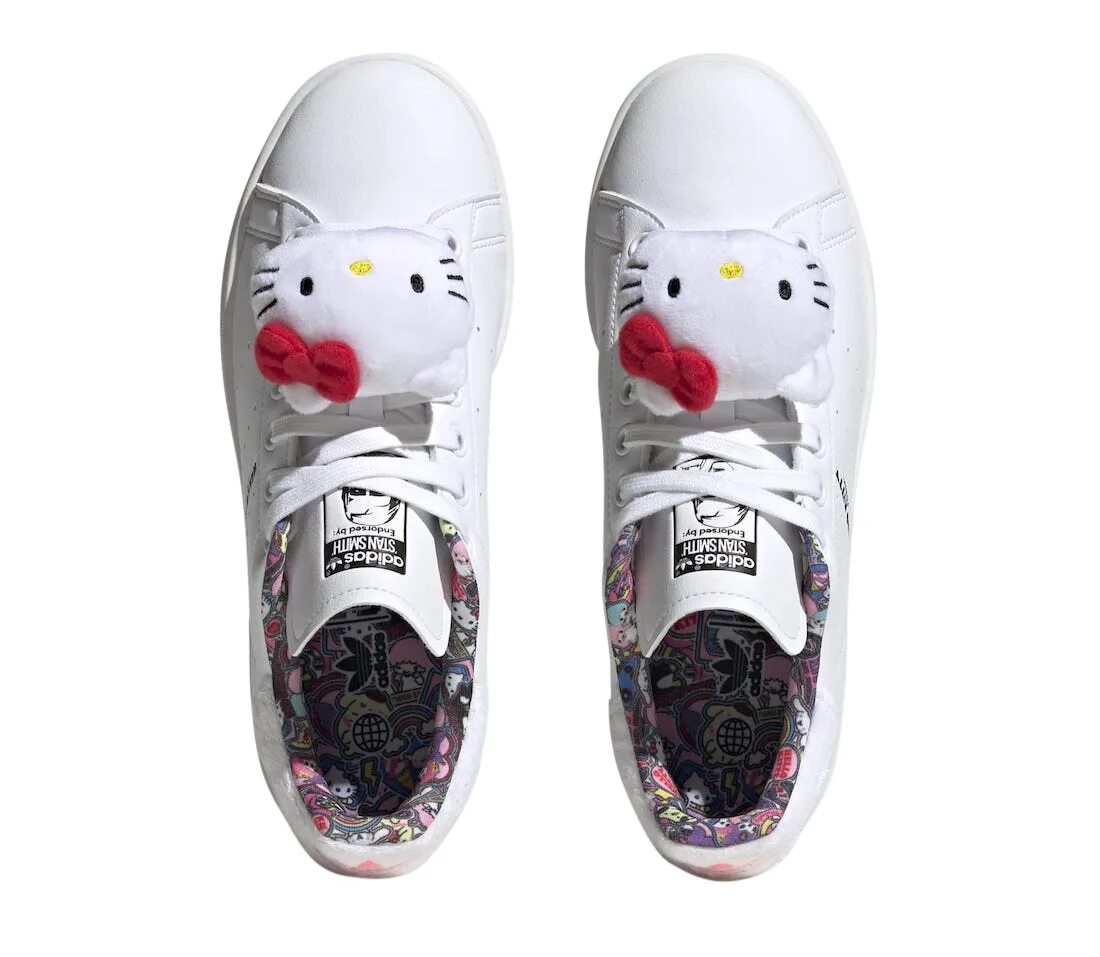 Adidas hello. Адидас Хеллоу Китти кроссовки. Adidas hello Kitty кроссовки. Кроссовки адидас Хеллоу Китти женские. Коллаба адидас с мягким. Игрушками.