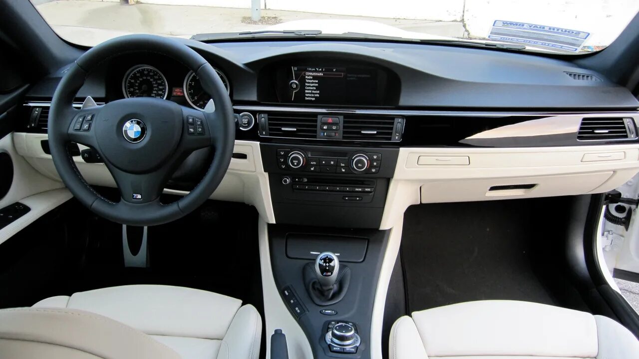 Система е90. Бмв е90 салон. bmw 3 салон. bmw e92 салон. бмв 3 е92 салон.