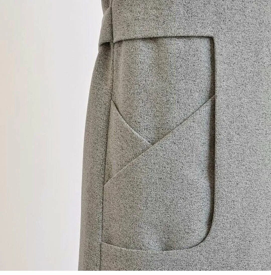 Накладной боковой карман. Накладной карман сбоку. Карман с клапаном. Креативные карманы на одежде. Брюки с карманами.