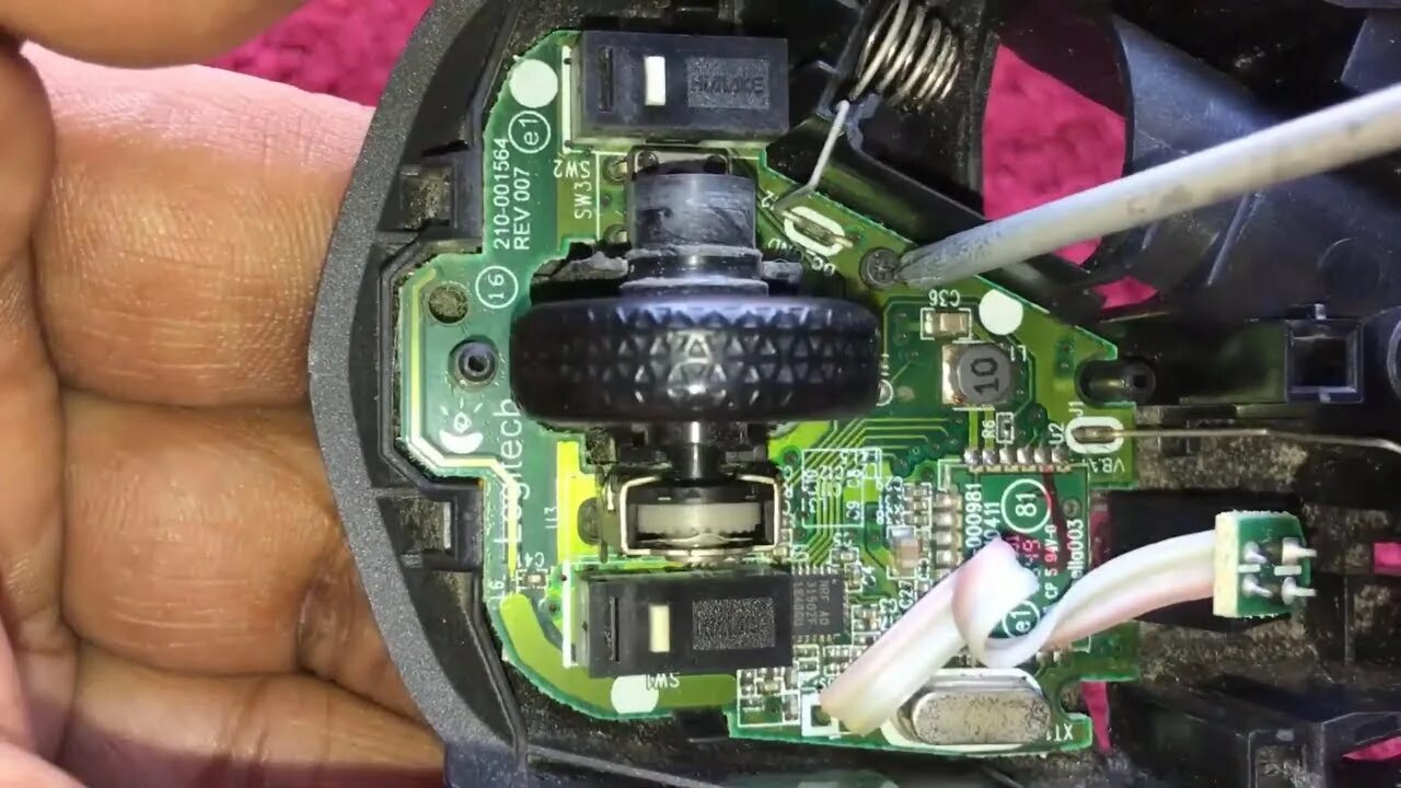 Logitech wireless mouse servicing/ repair/ disassembly English USA, UK, Canada, 
