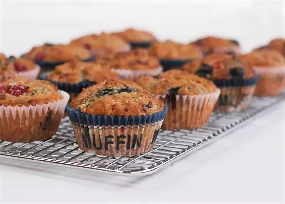 Muffin. Проект на тему кексы. Кексики с именами. Маффин стикеры. Кексы на тарелке.