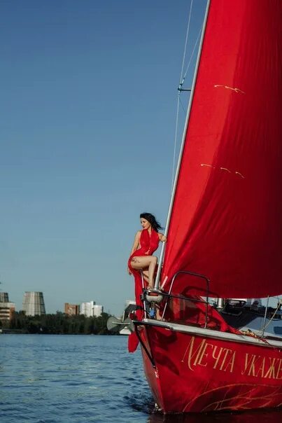 Жизненный путь. Девочка идет по дороге. Девушка с чемоданом на дороге. Яхта мечта укажет путь екатеринбург. Красивые виды гор.