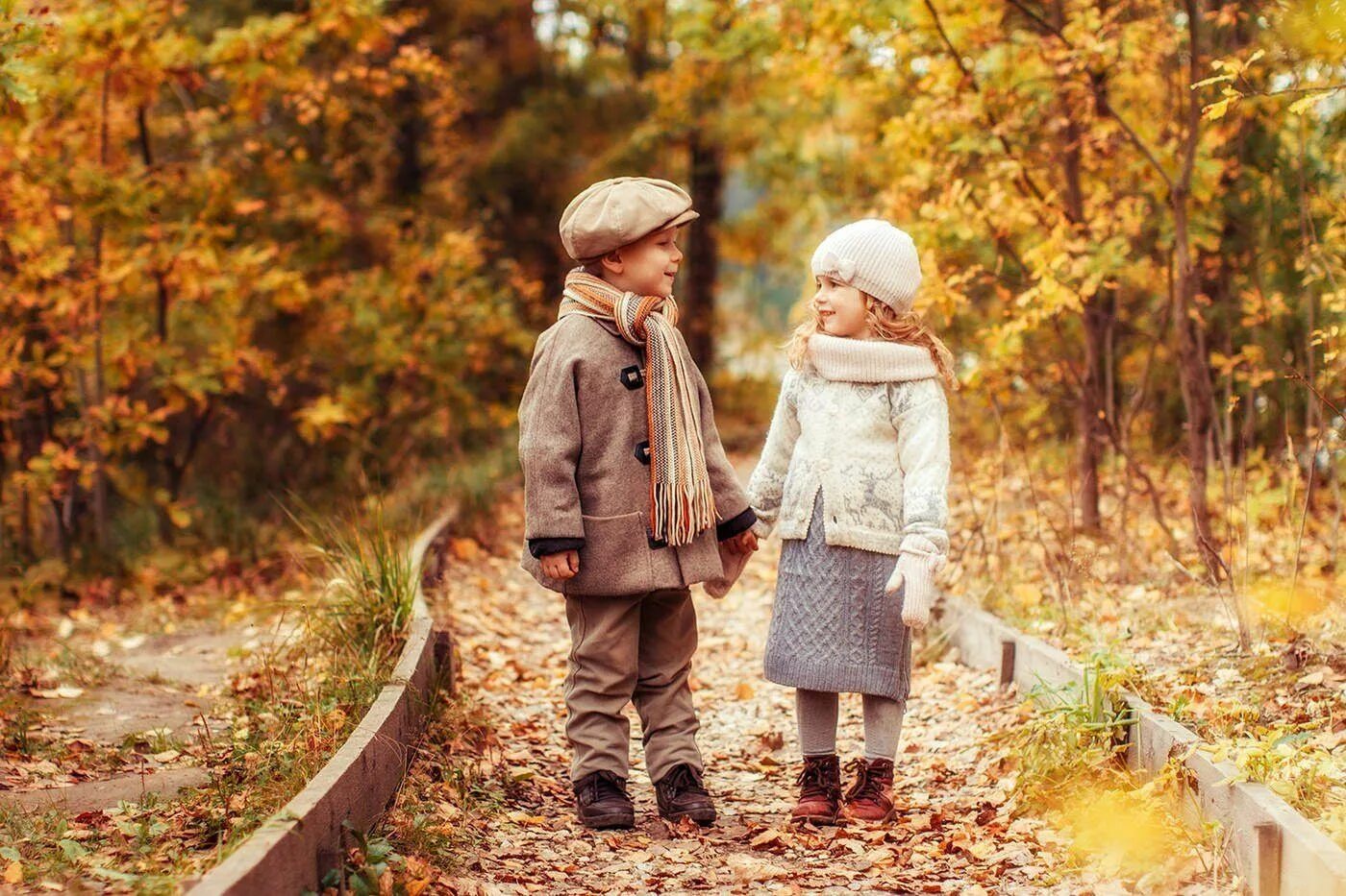 Трогательная осень. Осень для детей. Осенняя прогулка. Осенняя фотосессия. Прогулка в осеннем парке.