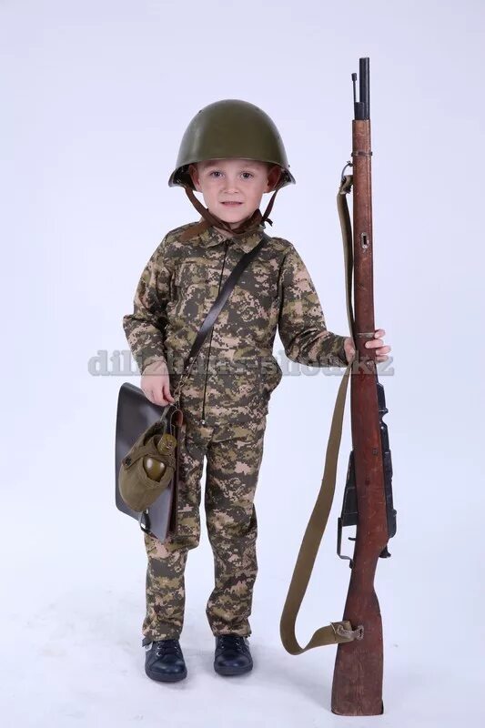 Аренда военной формы. Военный костюм для мальчика. Костюм военного для мальчика напрокат. Детская армянская Военная одежда. Детская Военная форма с винтовкой.