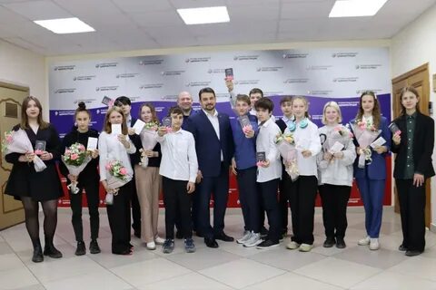 Вручение паспортов в торжественной обстановке