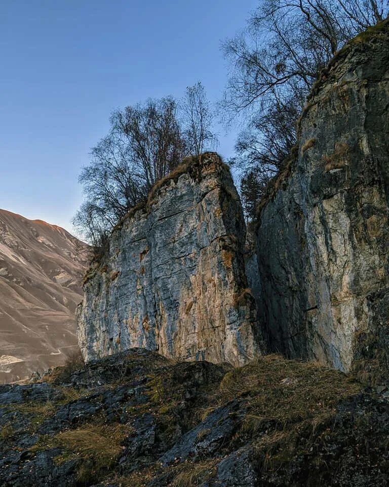 Ущелье каменная чаша Дагестан. Каменная чаша Матлас. Матросская каменная чаша Дагестан. Теснина каменная чаша Дагестан.