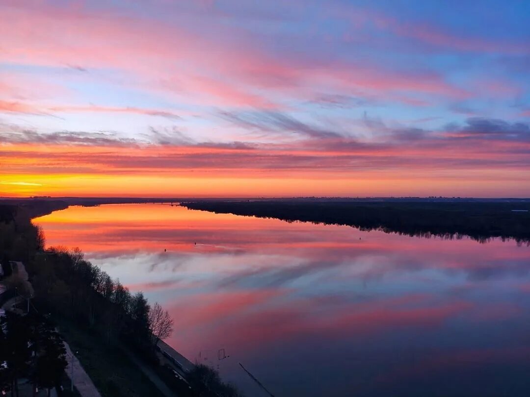 Кама с утра. Рассвет Кама Пермь. Зарево утра на Каме. Рассвет на Каме Шолья. Фото закатов и рассветов Кама Пермь.