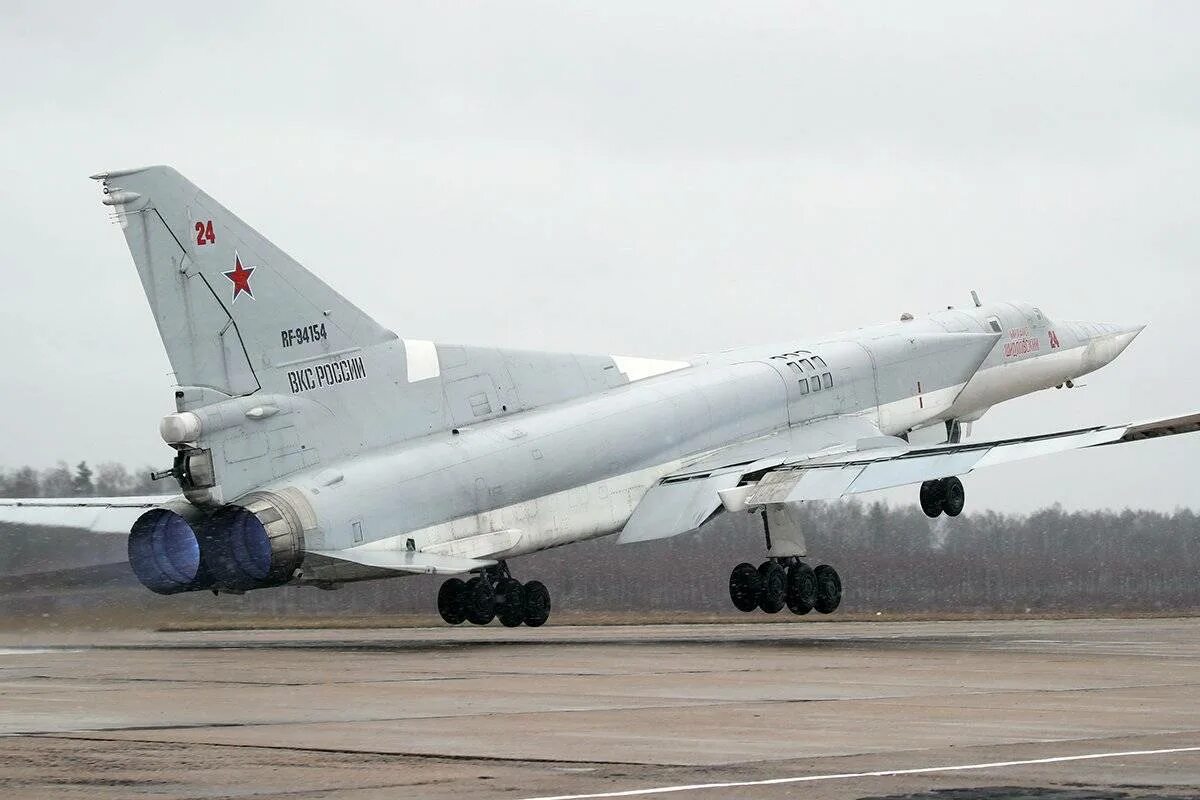 Ту 22м3 сверхзвуковой самолет. Ту-22м3. Ту-22м3 Дальний бомбардировщик. Ракетоносец ту-22м3. Стратегический бомбардировщик ту-22м3.