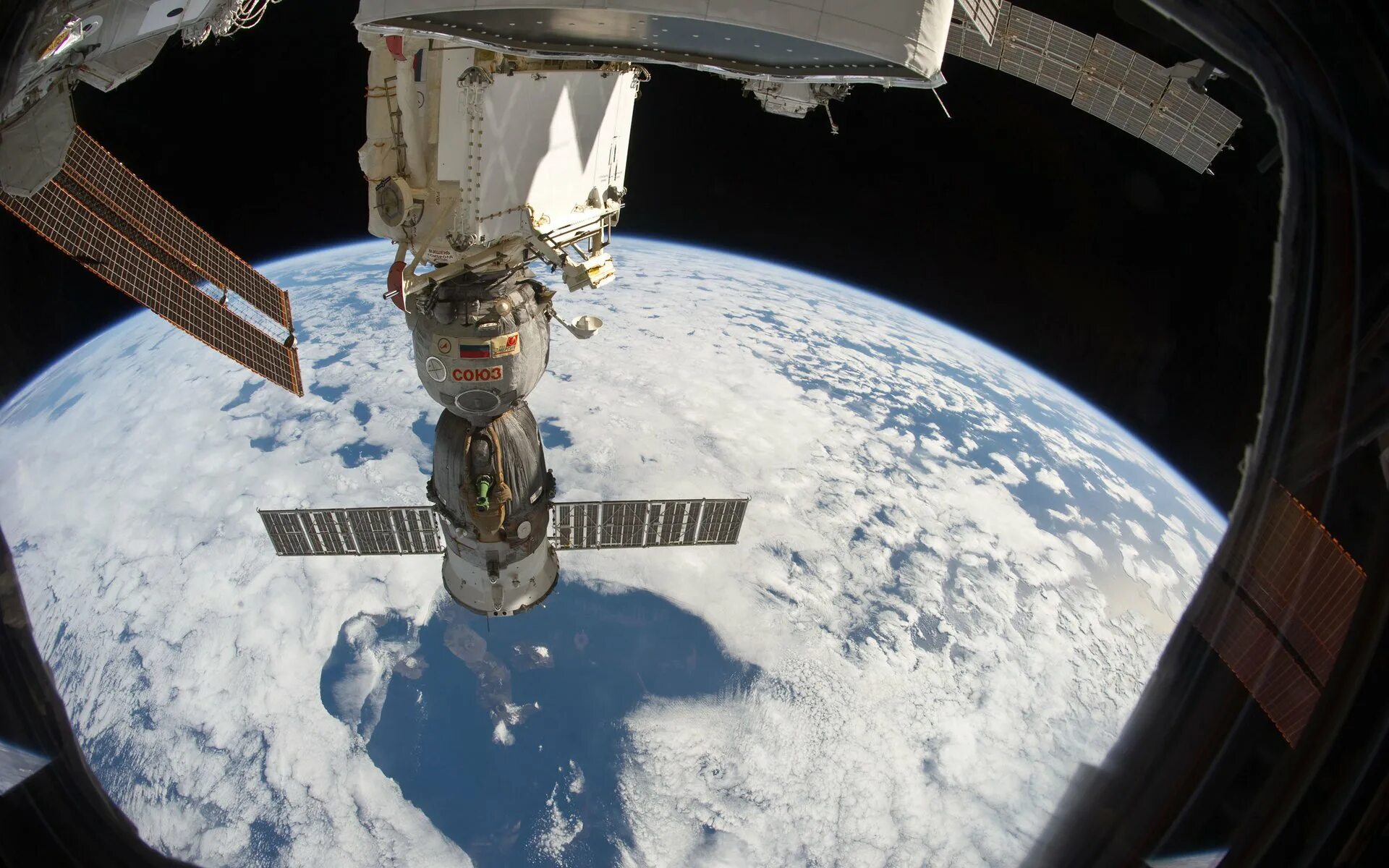 Первая космическая станция на орбите. МКС станция Союз. Союз МС (Лунная версия). Кабина МКС. Корабль Союз МКС.