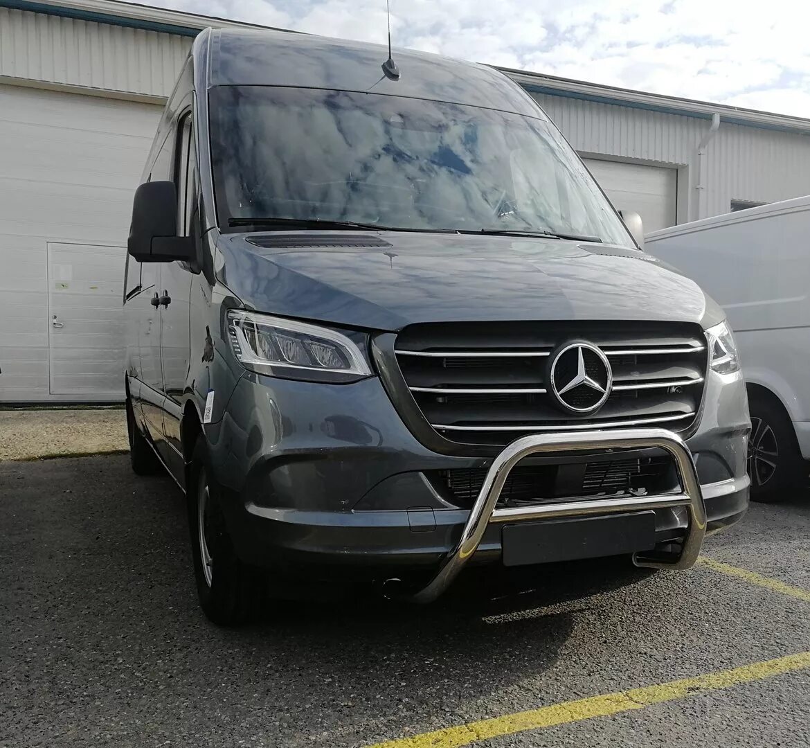 Спринтер 907 купить. Sprinter w907. W907 Mercedes Sprinter. Мерседес Спринтер 907. Мерседес Спринтер 907 кузов.